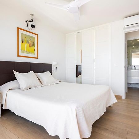 Beachfront -- New Luxury Apartment -- 1ª Linea Playa -- Fuengirola City Center -- Private Parking -- Panoramic Sea Views -- Екстериор снимка