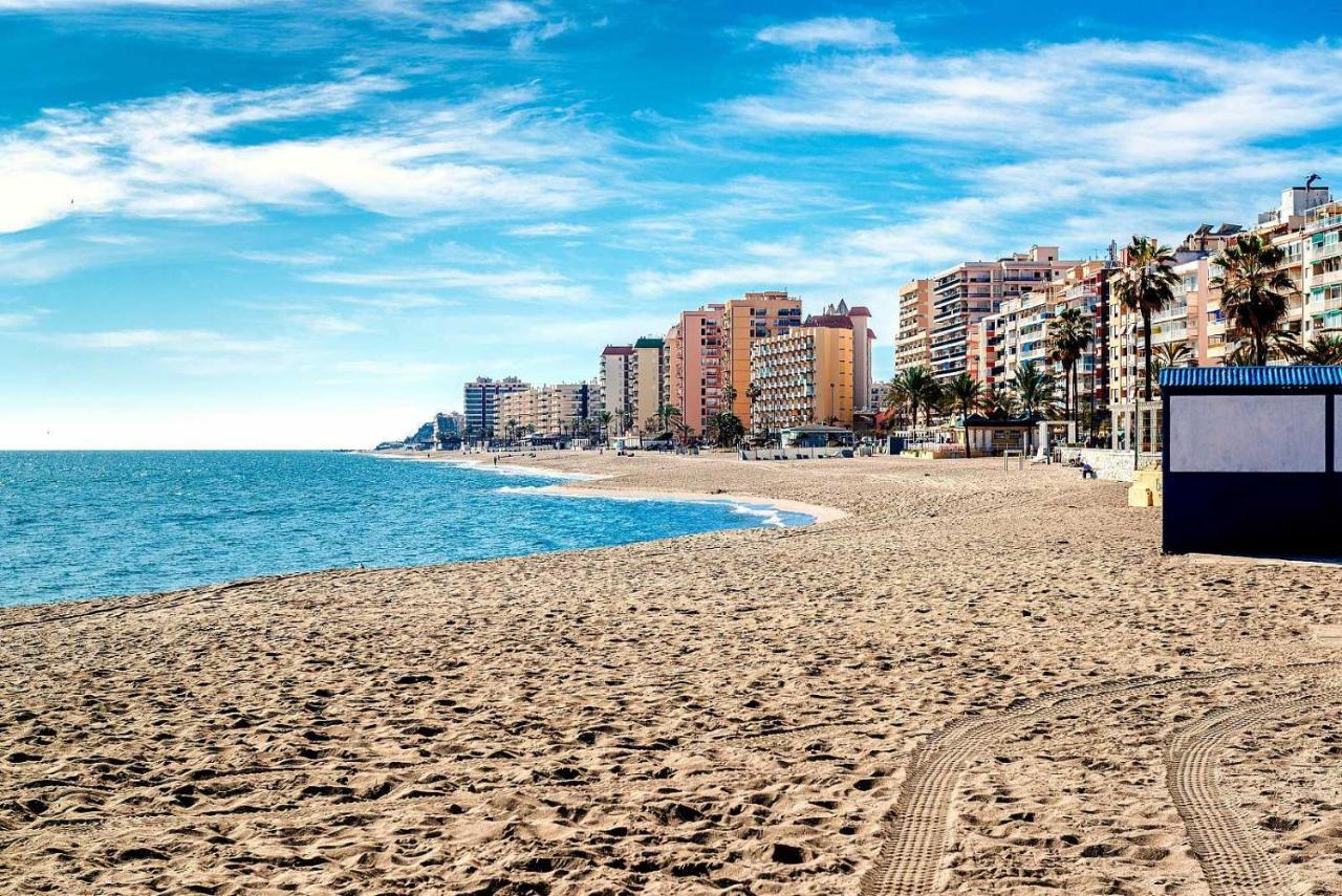 Beachfront -- New Luxury Apartment -- 1ª Linea Playa -- Fuengirola City Center -- Private Parking -- Panoramic Sea Views -- Екстериор снимка