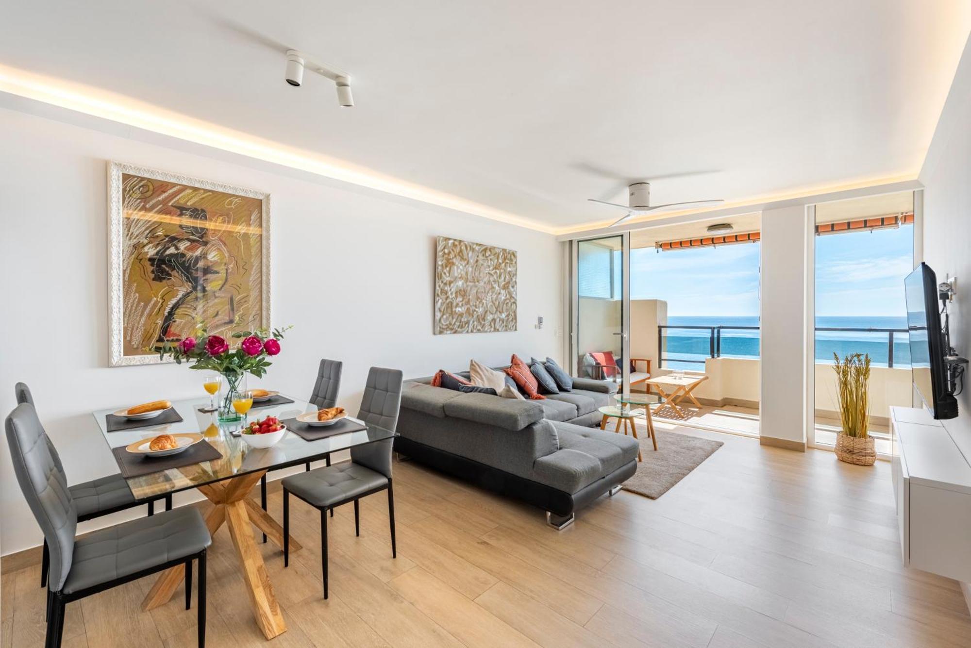 Beachfront -- New Luxury Apartment -- 1ª Linea Playa -- Fuengirola City Center -- Private Parking -- Panoramic Sea Views -- Екстериор снимка