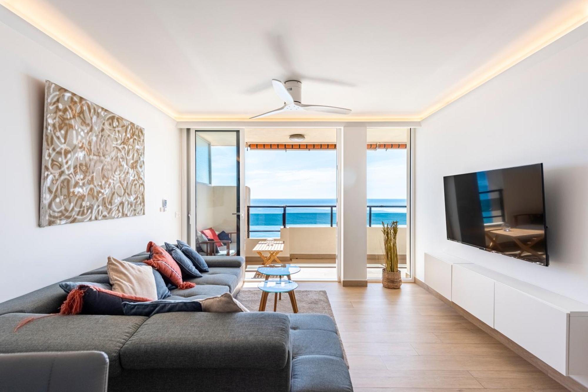 Beachfront -- New Luxury Apartment -- 1ª Linea Playa -- Fuengirola City Center -- Private Parking -- Panoramic Sea Views -- Екстериор снимка