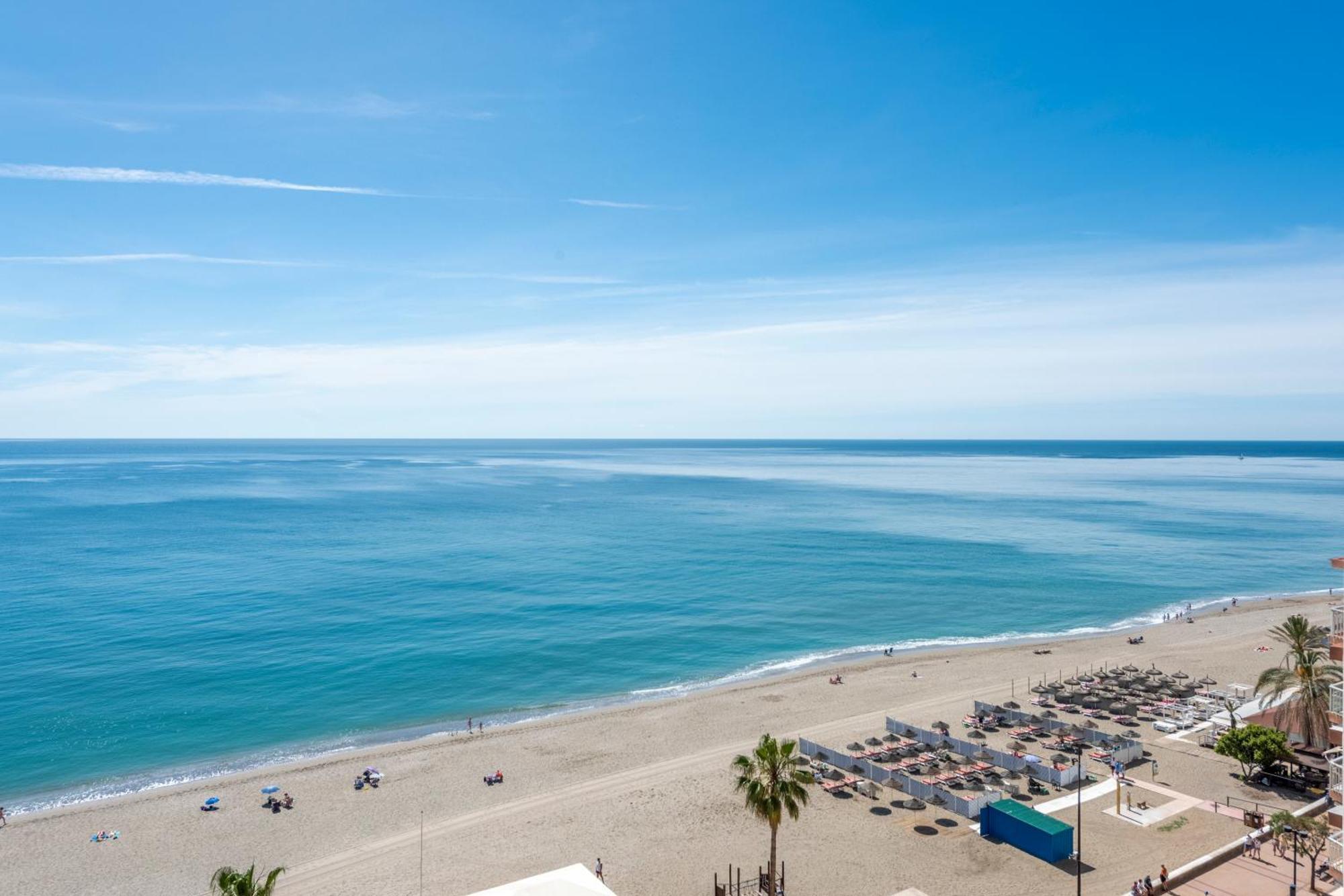 Beachfront -- New Luxury Apartment -- 1ª Linea Playa -- Fuengirola City Center -- Private Parking -- Panoramic Sea Views -- Екстериор снимка